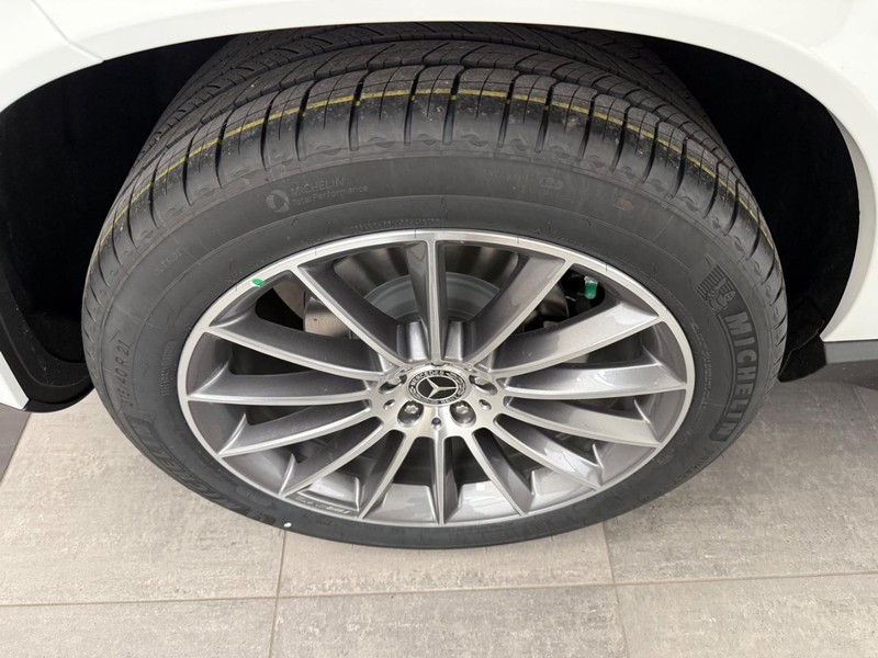 Mercedes-Benz GLE Vehicle Image 3