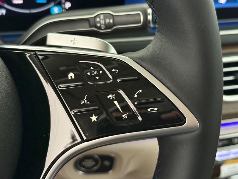 Mercedes-Benz GLE Vehicle Image 12