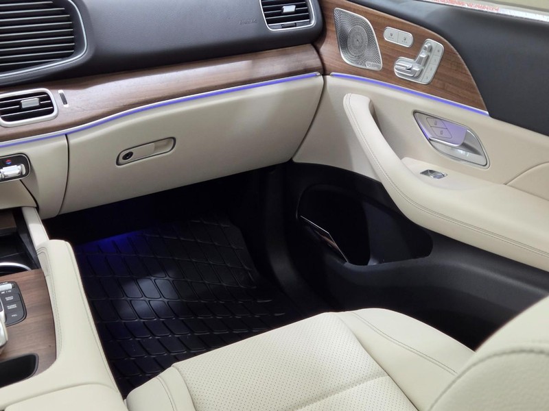 Mercedes-Benz GLE Vehicle Image 9