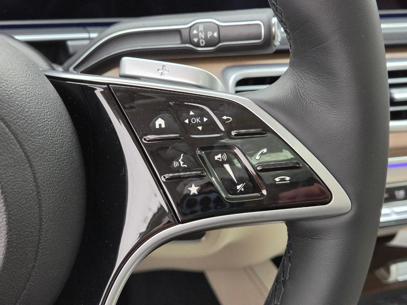 Mercedes-Benz GLE Vehicle Image 12