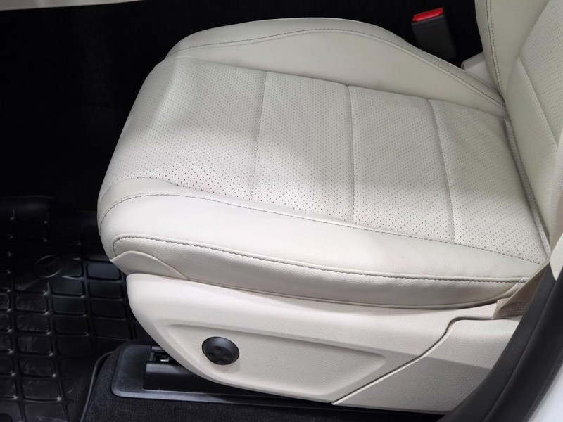 Mercedes-Benz GLE Vehicle Image 15