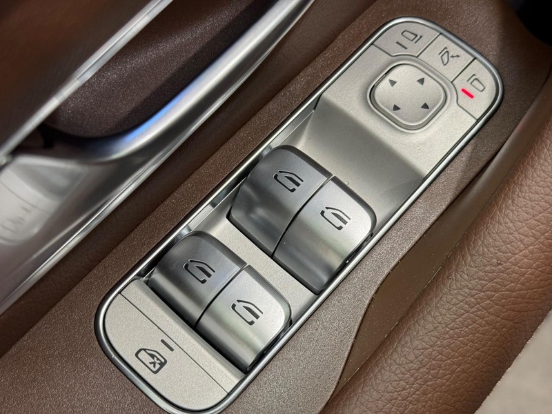 Mercedes-Benz GLE Vehicle Image 15