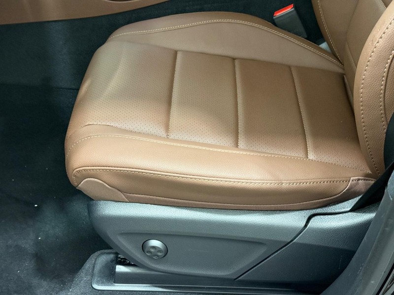 Mercedes-Benz GLE Vehicle Image 16