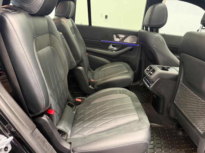 Mercedes-Benz GLS Vehicle Image 8