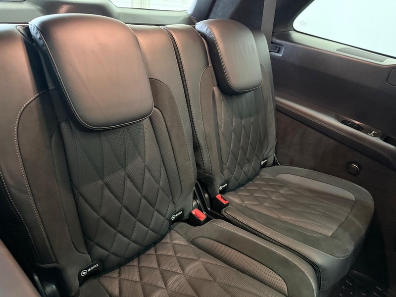 Mercedes-Benz GLS Vehicle Image 9