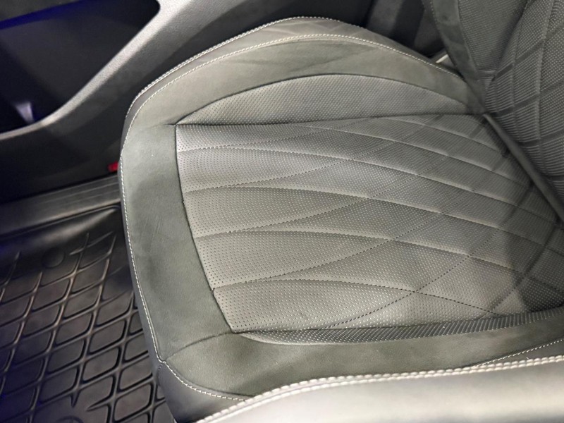 Mercedes-Benz GLS Vehicle Image 19