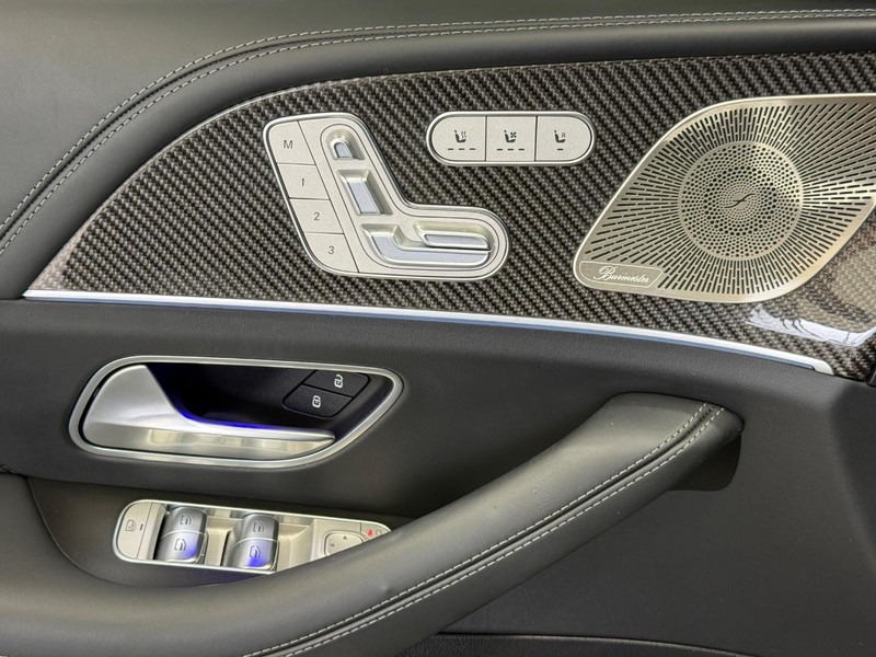 Mercedes-Benz GLS Vehicle Image 21