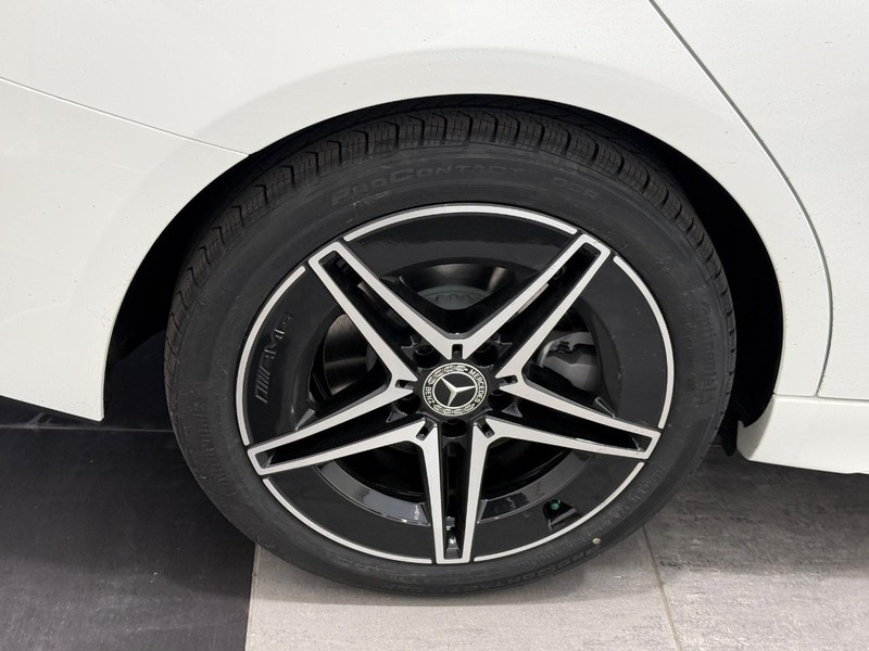 Mercedes-Benz C-Class Vehicle Image 3