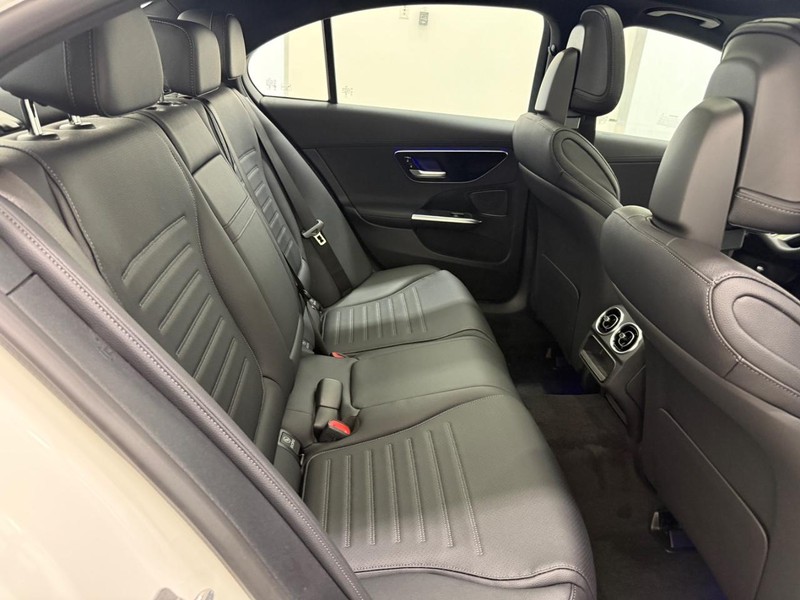 Mercedes-Benz C-Class Vehicle Image 5