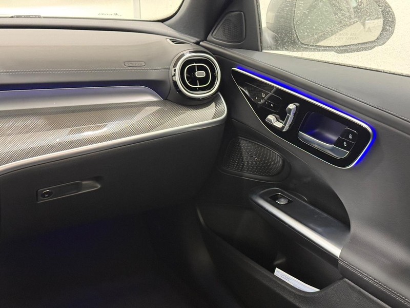 Mercedes-Benz C-Class Vehicle Image 10