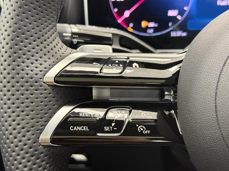 Mercedes-Benz C-Class Vehicle Image 12