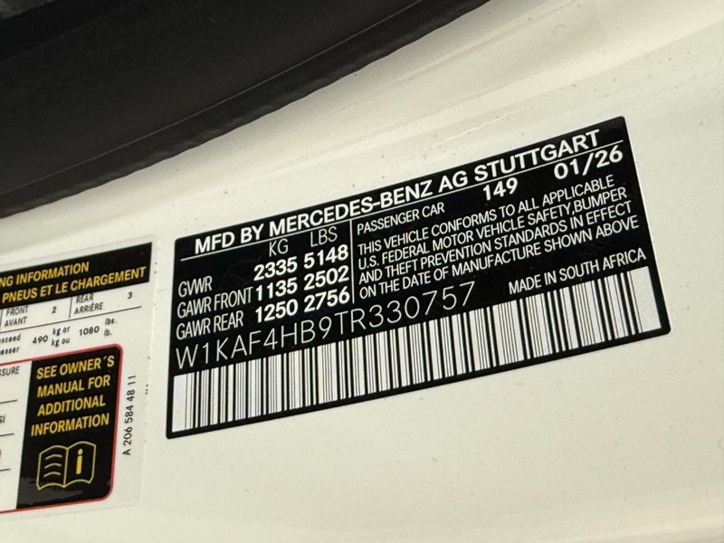 Mercedes-Benz C-Class Vehicle Image 19