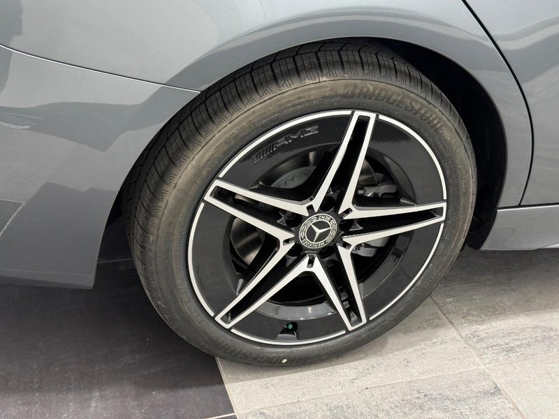 Mercedes-Benz C-Class Vehicle Image 3