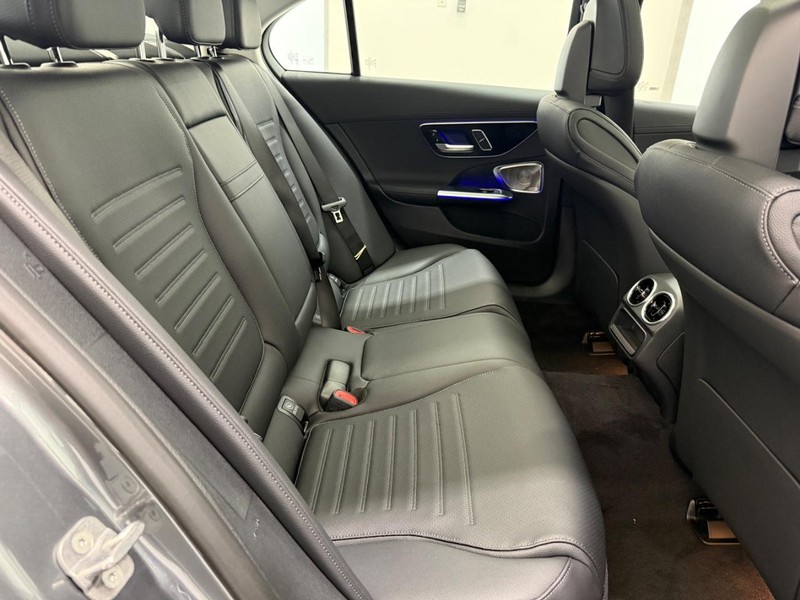 Mercedes-Benz C-Class Vehicle Image 5