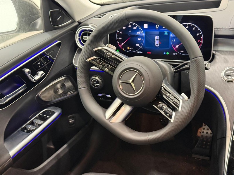 Mercedes-Benz C-Class Vehicle Image 9