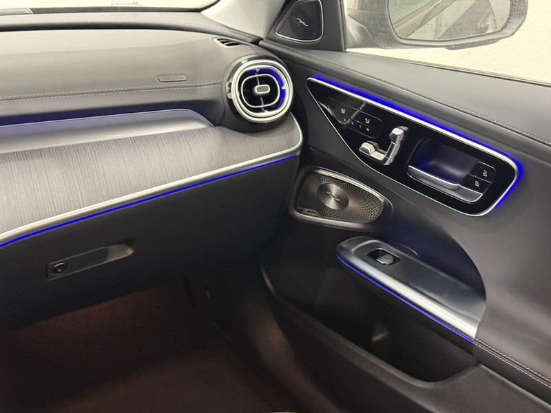 Mercedes-Benz C-Class Vehicle Image 10