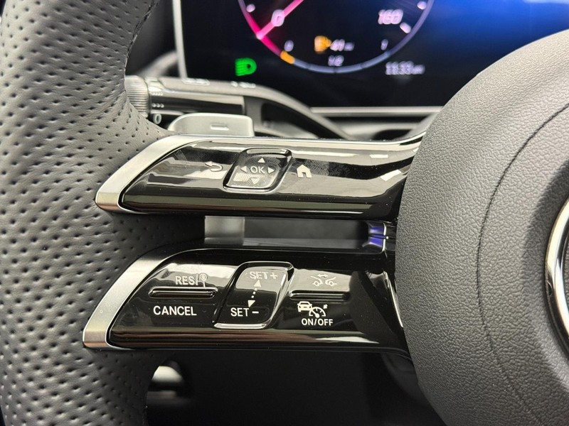 Mercedes-Benz C-Class Vehicle Image 12