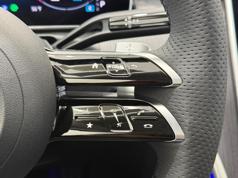 Mercedes-Benz C-Class Vehicle Image 13