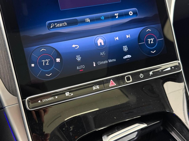 Mercedes-Benz C-Class Vehicle Image 15