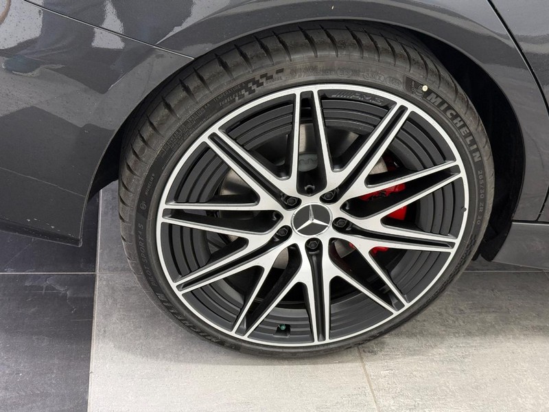 Mercedes-Benz C-Class Vehicle Image 3