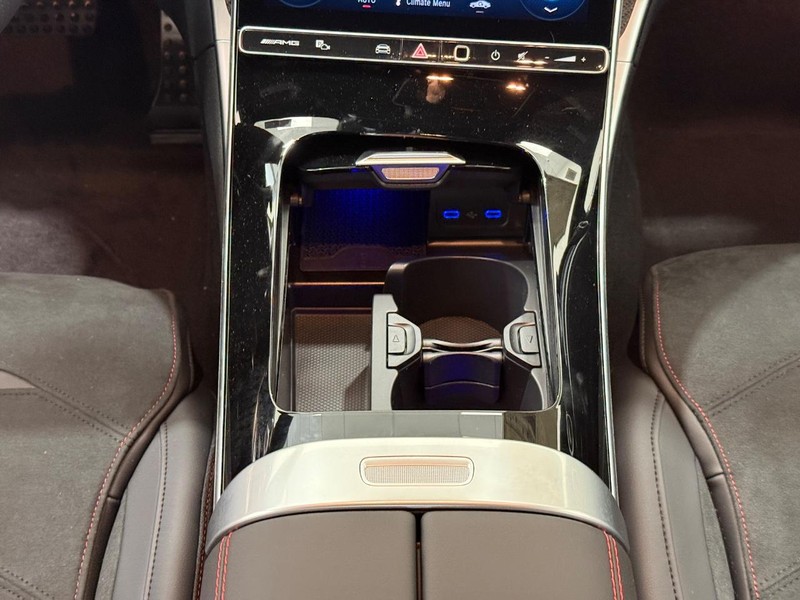 Mercedes-Benz C-Class Vehicle Image 8
