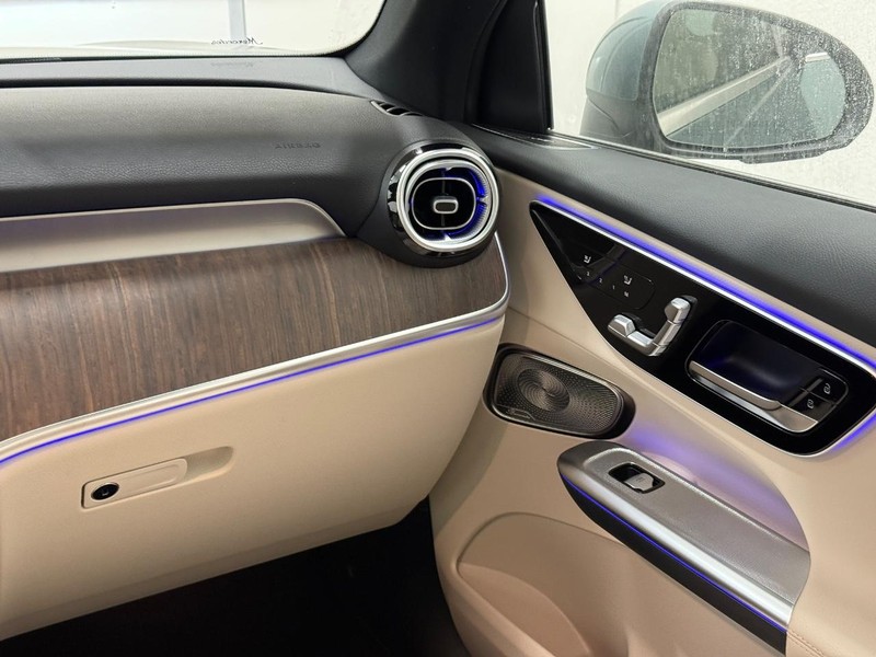 Mercedes-Benz GLC Vehicle Image 10