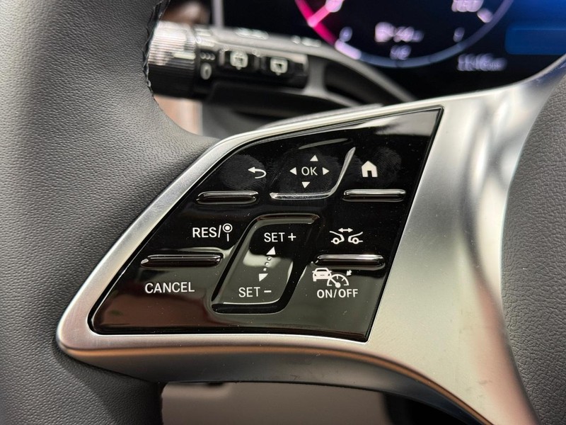 Mercedes-Benz GLC Vehicle Image 12