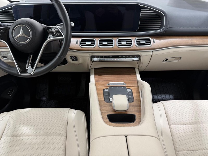 Mercedes-Benz GLE Vehicle Image 9