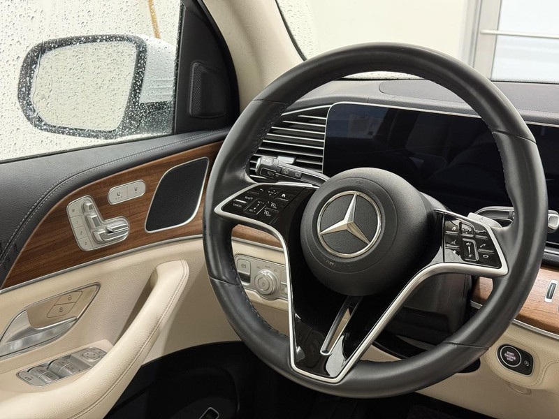 Mercedes-Benz GLE Vehicle Image 11