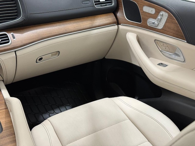 Mercedes-Benz GLE Vehicle Image 12