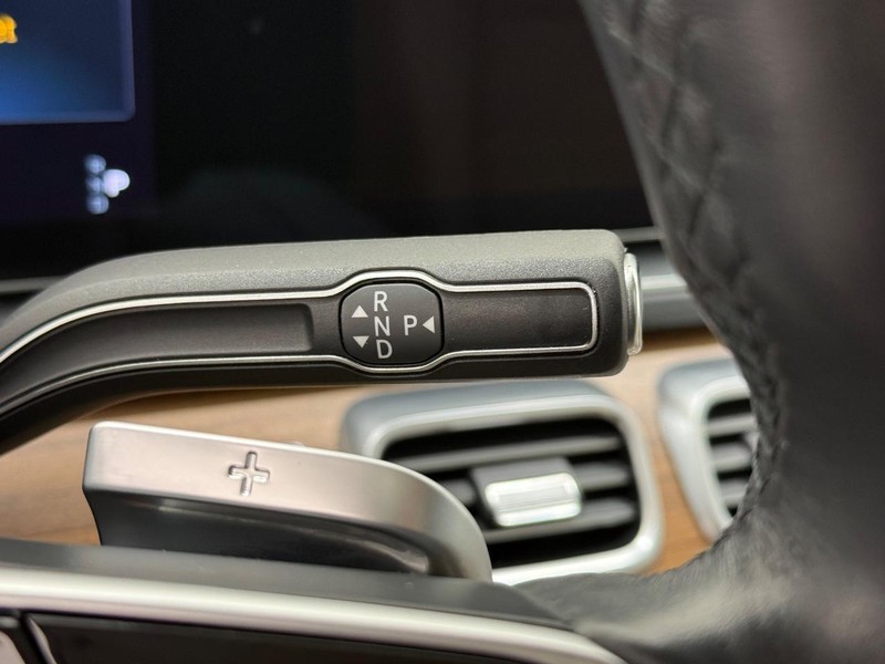 Mercedes-Benz GLE Vehicle Image 15