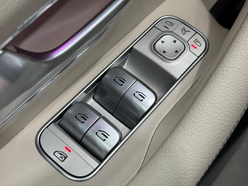 Mercedes-Benz GLE Vehicle Image 19