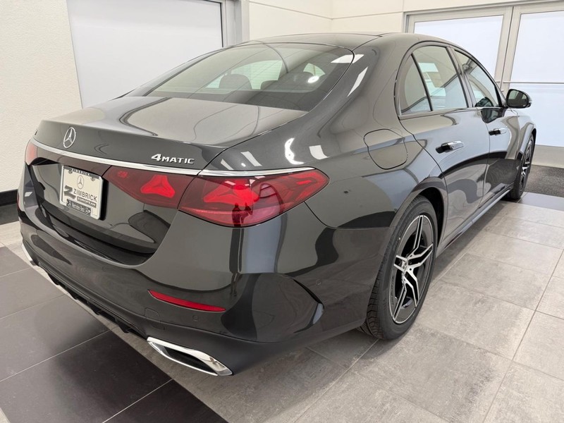 Mercedes-Benz E-Class Vehicle Image 2