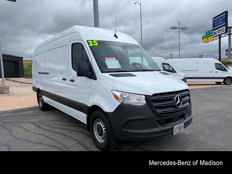 Mercedes-Benz Sprinter Cargo Van Vehicle Full-screen Gallery Image 01