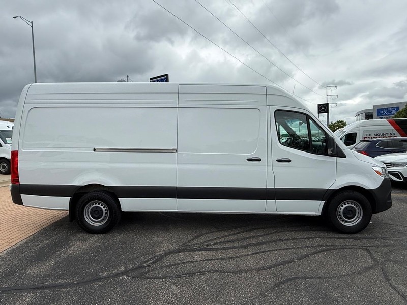 Mercedes-Benz Sprinter Cargo Van Vehicle Full-screen Gallery Image 02