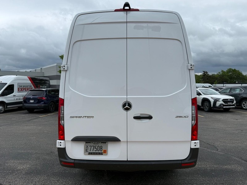 Mercedes-Benz Sprinter Cargo Van Vehicle Full-screen Gallery Image 04
