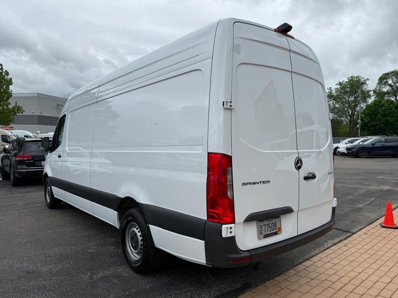 Mercedes-Benz Sprinter Cargo Van Vehicle Full-screen Gallery Image 06