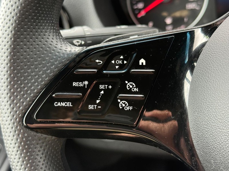 Mercedes-Benz Sprinter Cargo Van Vehicle Full-screen Gallery Image 15