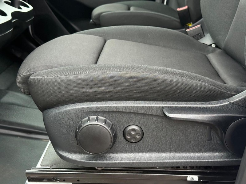 Mercedes-Benz Sprinter Cargo Van Vehicle Full-screen Gallery Image 21