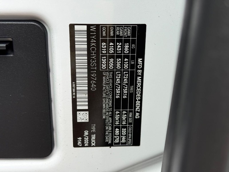 Mercedes-Benz Sprinter Cargo Van Vehicle Full-screen Gallery Image 22