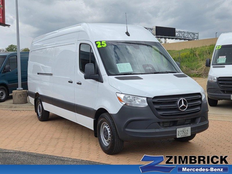 Mercedes-Benz Sprinter Cargo Van Vehicle Full-screen Gallery Image 01