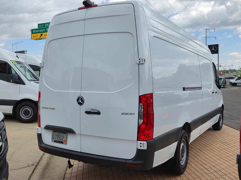 Mercedes-Benz Sprinter Cargo Van Vehicle Full-screen Gallery Image 03