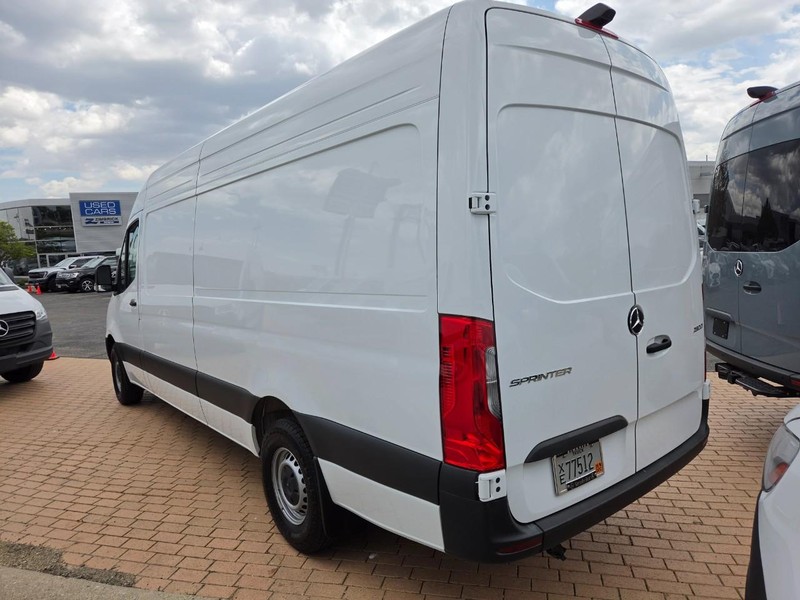 Mercedes-Benz Sprinter Cargo Van Vehicle Full-screen Gallery Image 05