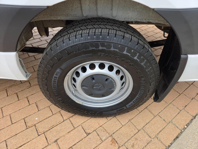Mercedes-Benz Sprinter Cargo Van Vehicle Full-screen Gallery Image 06