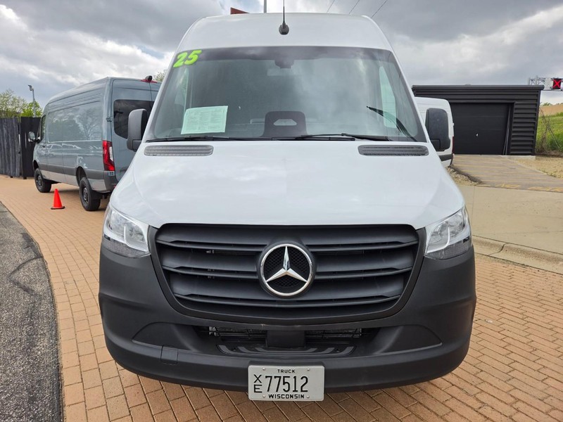 Mercedes-Benz Sprinter Cargo Van Vehicle Full-screen Gallery Image 07