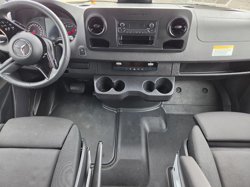 Mercedes-Benz Sprinter Cargo Van Vehicle Full-screen Gallery Image 09