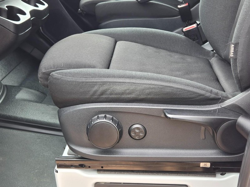 Mercedes-Benz Sprinter Cargo Van Vehicle Full-screen Gallery Image 17