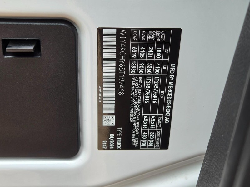 Mercedes-Benz Sprinter Cargo Van Vehicle Full-screen Gallery Image 18