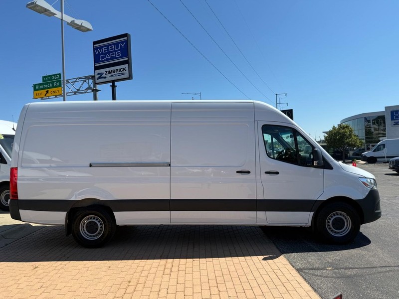 Mercedes-Benz Sprinter Cargo Van Vehicle Image 2
