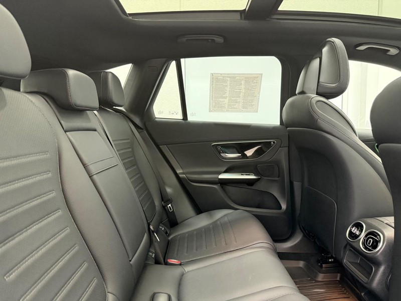 Mercedes-Benz GLC Vehicle Image 8